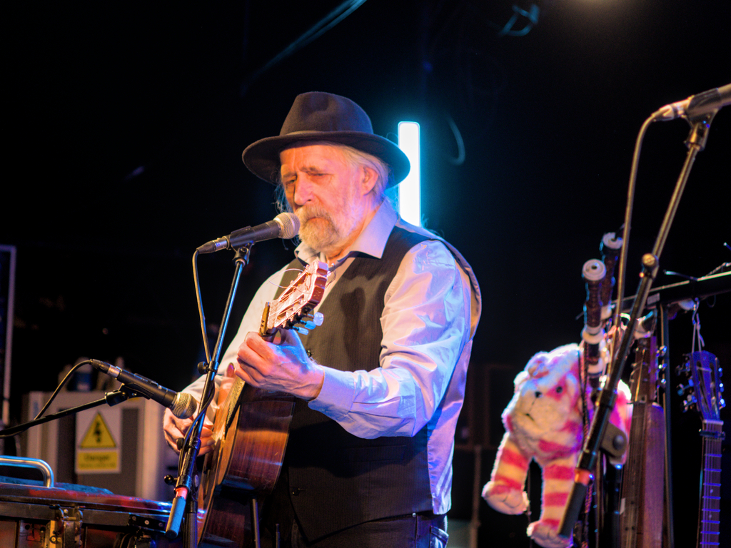 Wild Willy Barrett playing guitar