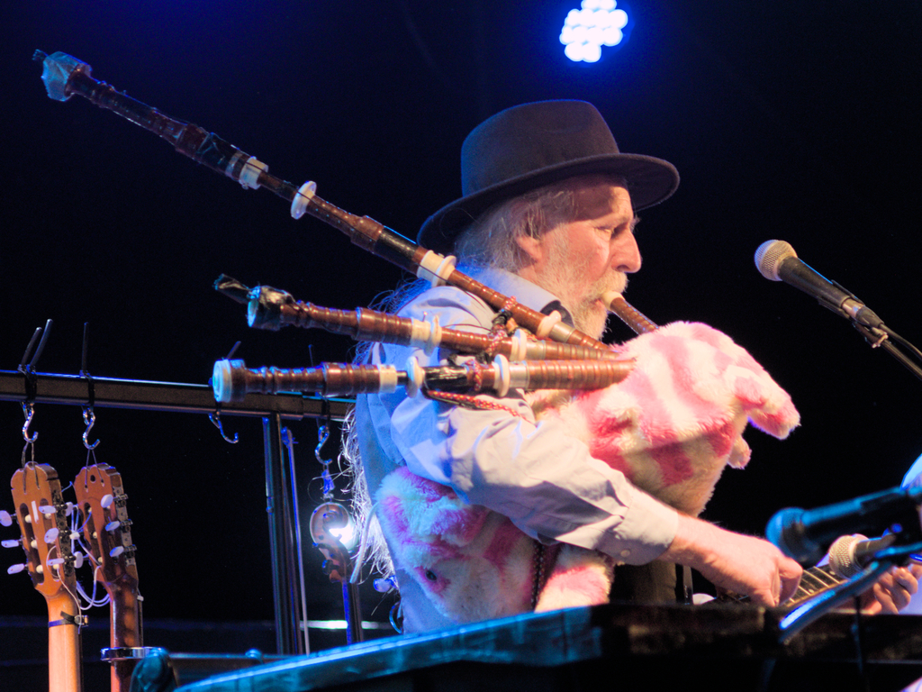 John Otway singing with two mics while Wild Willy Barrett is playing ithe bag(puss)pipes